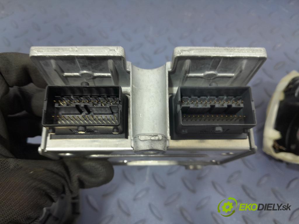 Opel Astra 2005 kokpit,pristrojová doska 01