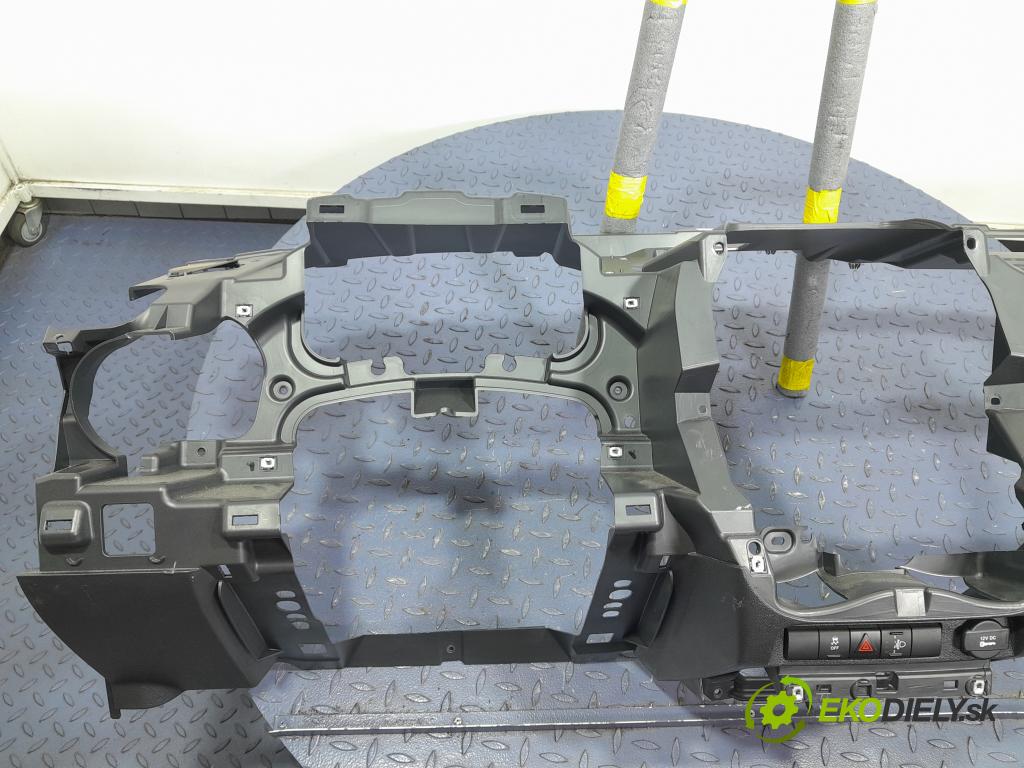 Jeep Compass 2014 kokpit,pristrojová doska 01