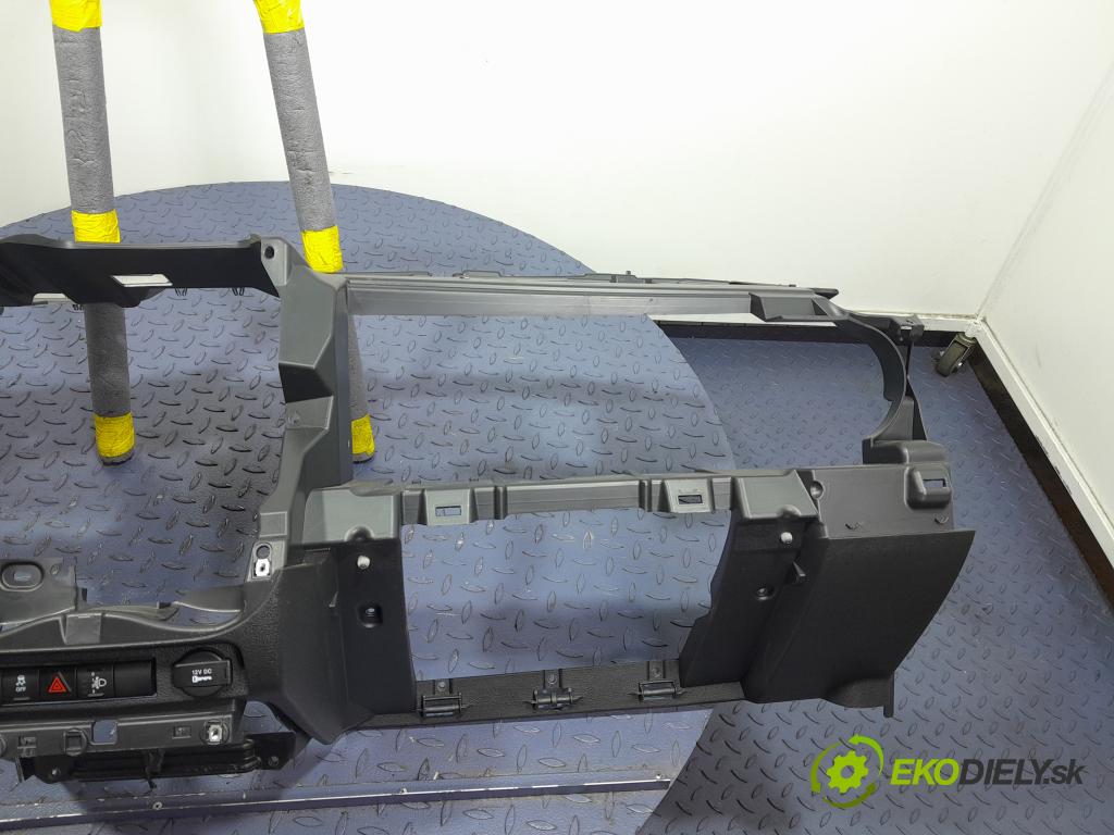 Jeep Compass 2014 kokpit,pristrojová doska 01