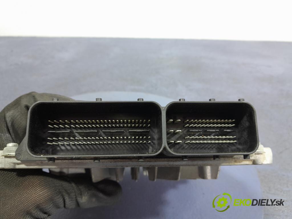 Volvo Xc60 2014 riadiaca jednotka Motor: 31336983