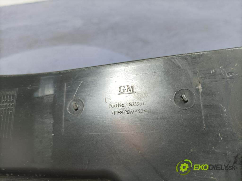 Opel Astra 2012 kryt Motor: 13239610