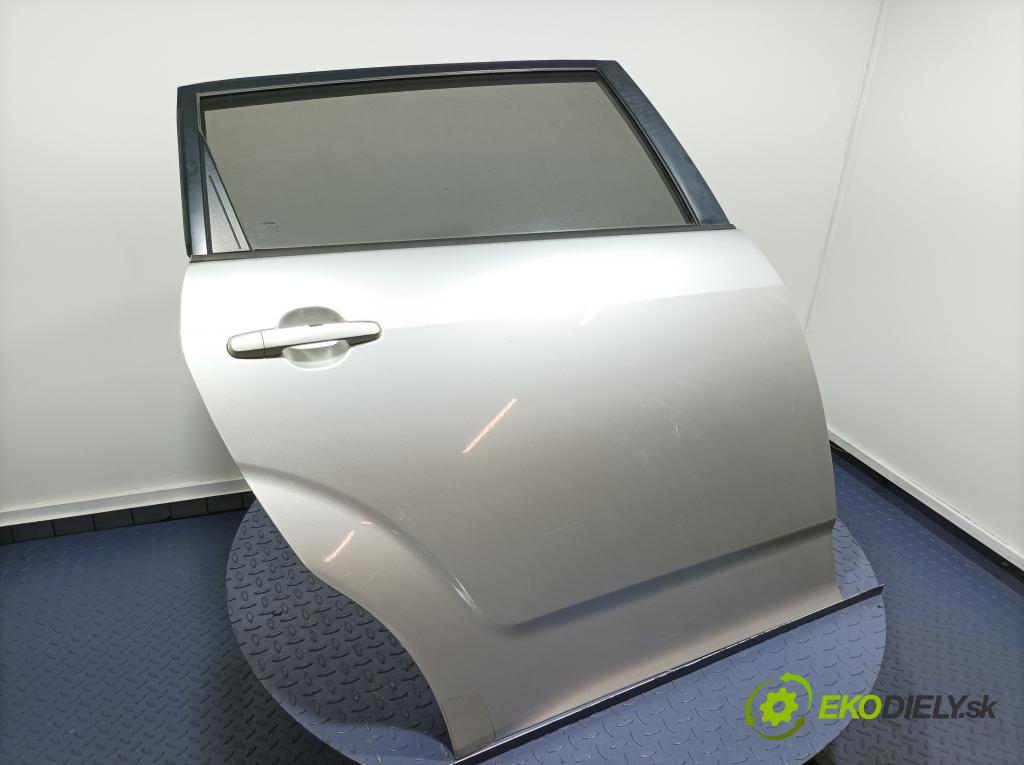 Toyota Corolla verso 2004 dvere zad pravé 01