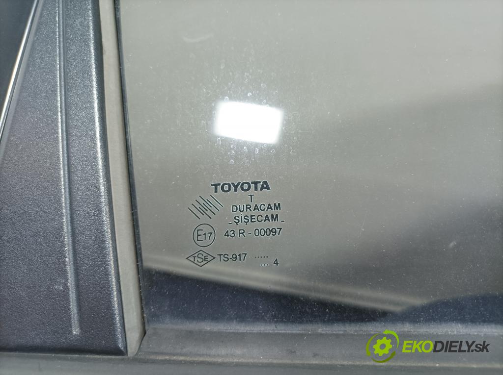Toyota Corolla verso 2004 dvere zad pravé 01