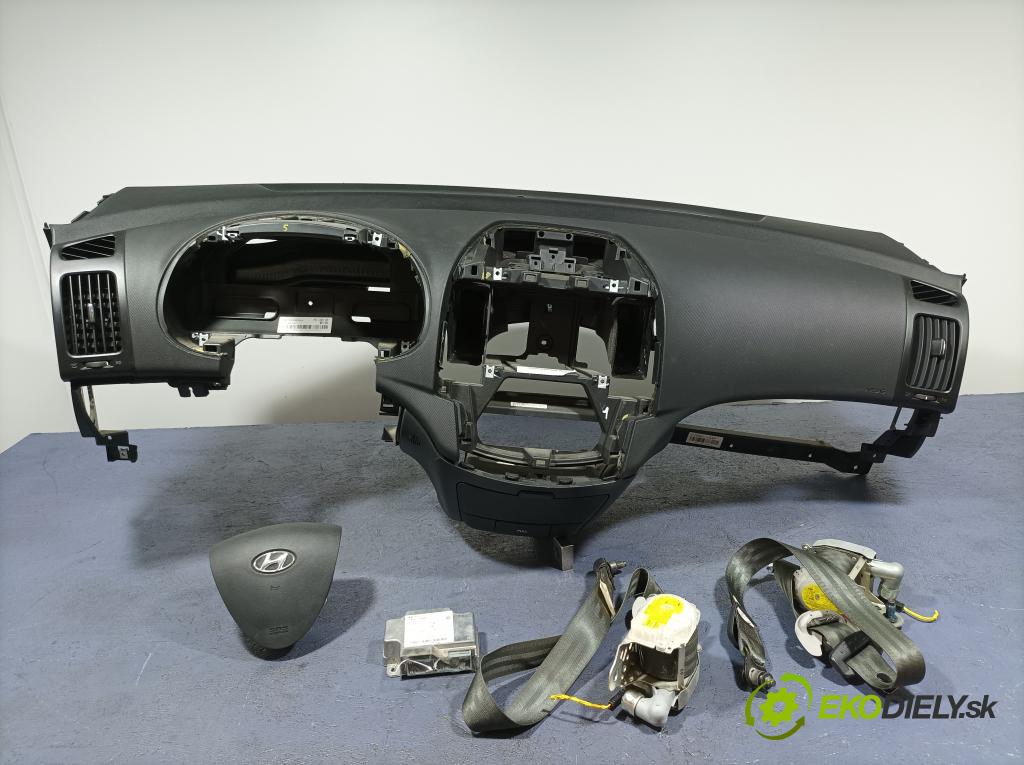 Hyundai I30 2010 kokpit,pristrojová doska 01