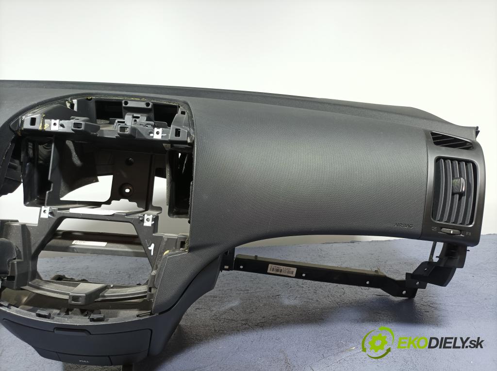 Hyundai I30 2010 kokpit,pristrojová doska 01