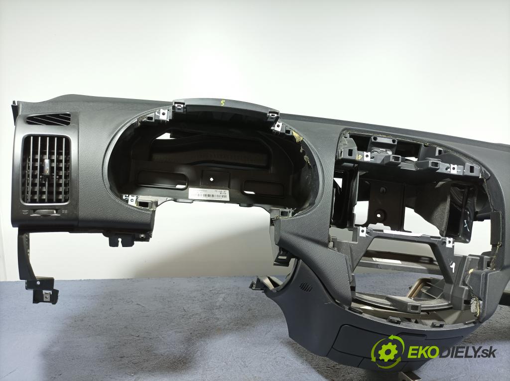 Hyundai I30 2010 kokpit,pristrojová doska 01