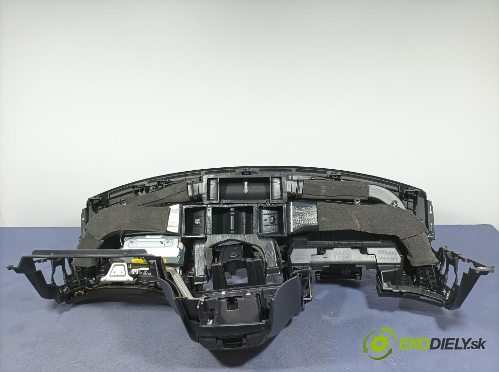 Hyundai I30 2010 kokpit,pristrojová doska 01
