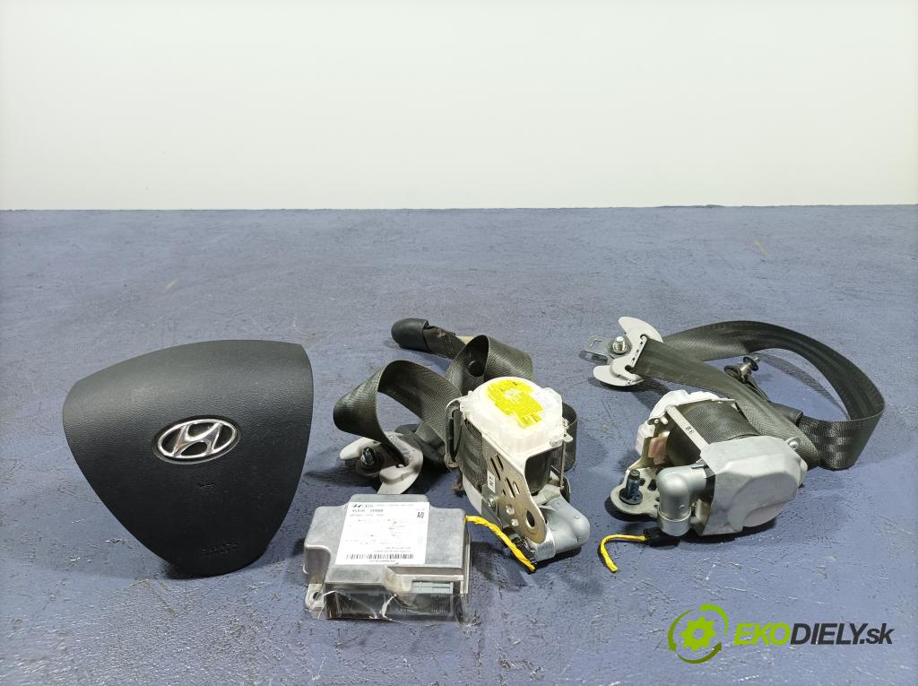 Hyundai I30 2010 kokpit,pristrojová doska 01