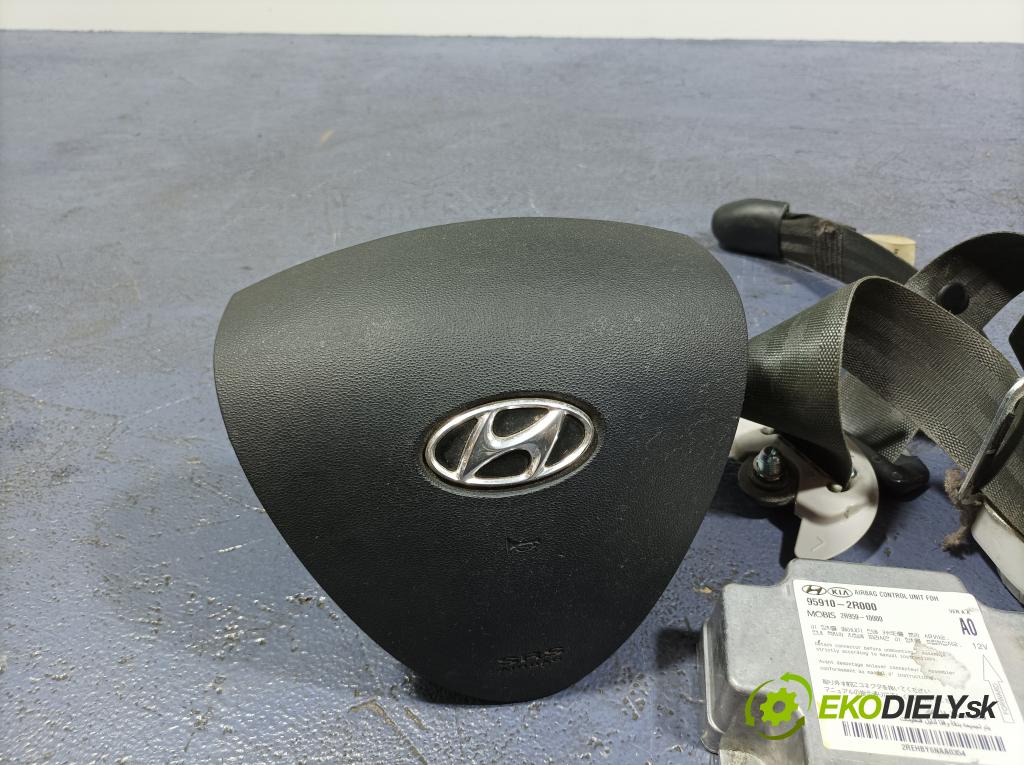 Hyundai I30 2010 kokpit,pristrojová doska 01
