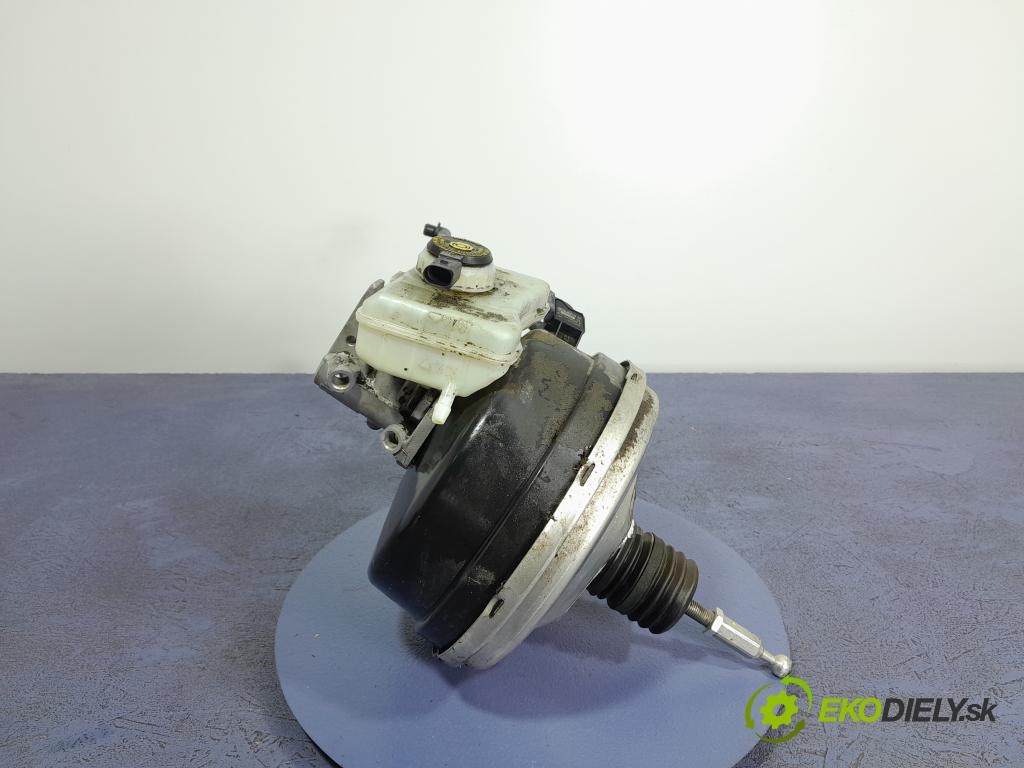 Audi A4 2012 servo Brzdní: 8K0612103N