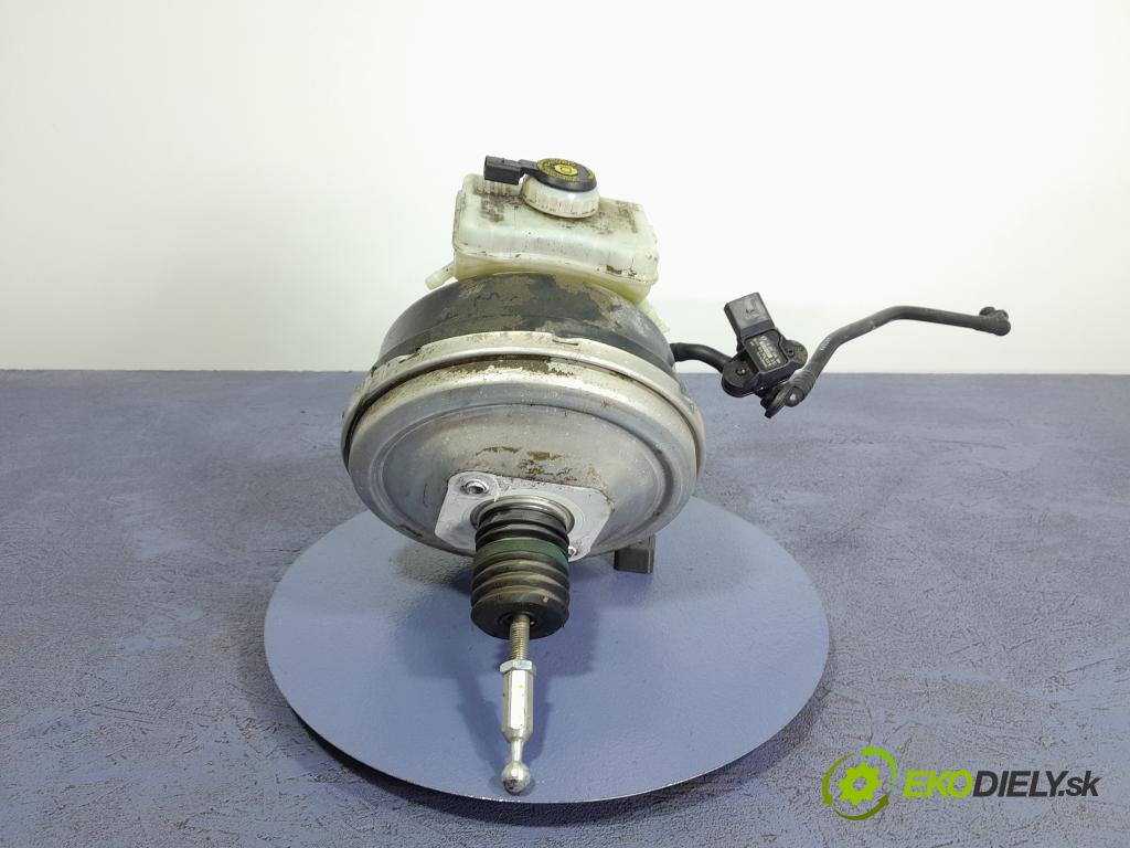 Audi A4 2012 servo Brzdní: 8K0612103N