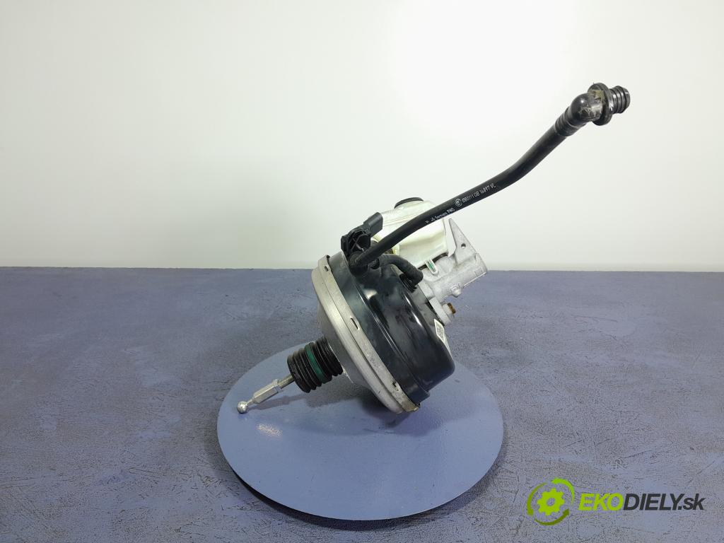 Audi A4 2012 servo Brzdní: 8K0612103N