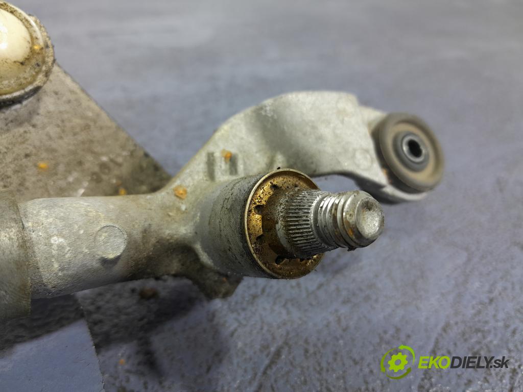 Mazda Cx-5 2015 mechanizmus motor: Stierače: Predné KD53-67340D