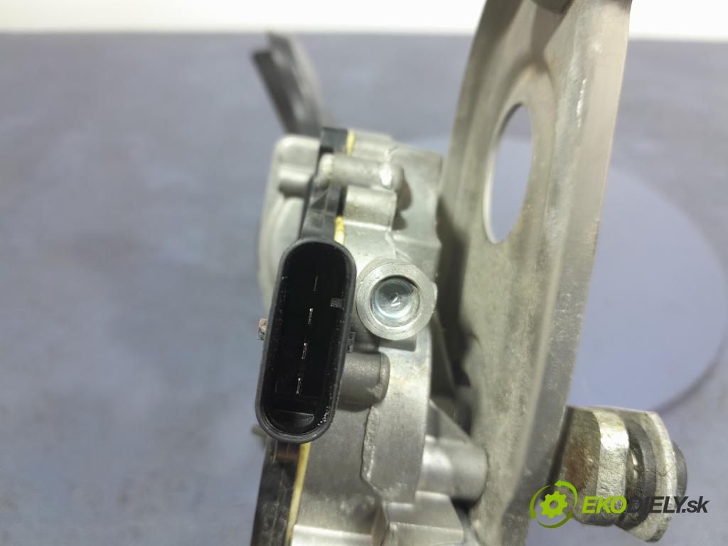 Bmw Seria 2 2015 mechanizmus motor: Stierače: Predné 7239510