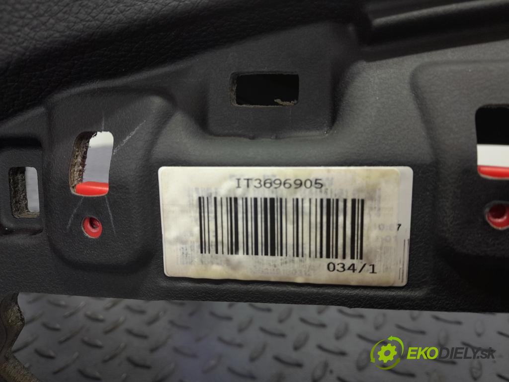 Bmw Seria 2 2015 kokpit,pristrojová doska 01