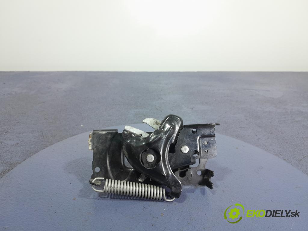 Bmw Seria 2 2015 zámek masky: 7300570