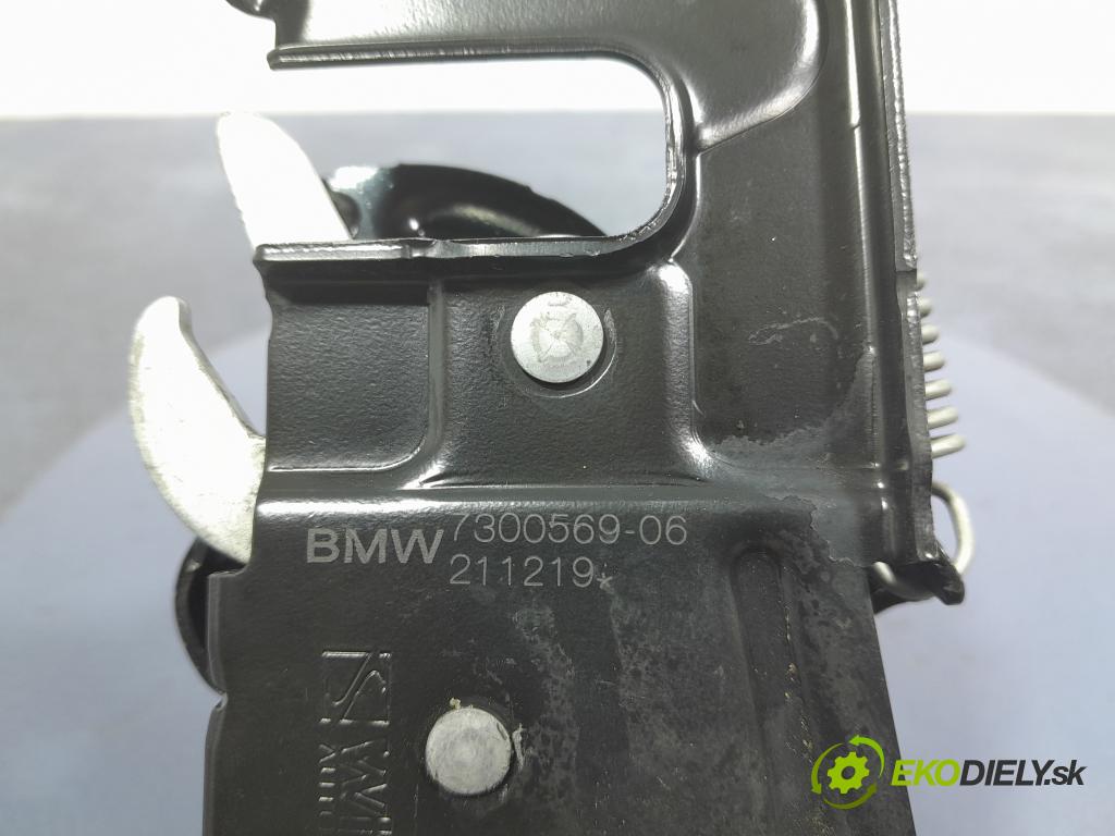 Bmw Seria 2 2015 zámek masky: 7300569
