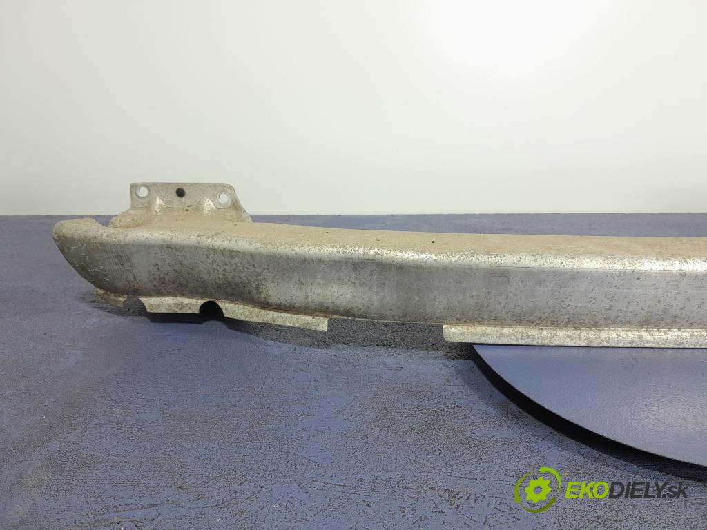 Audi A8 2005 výztuha narazník Zad: 01