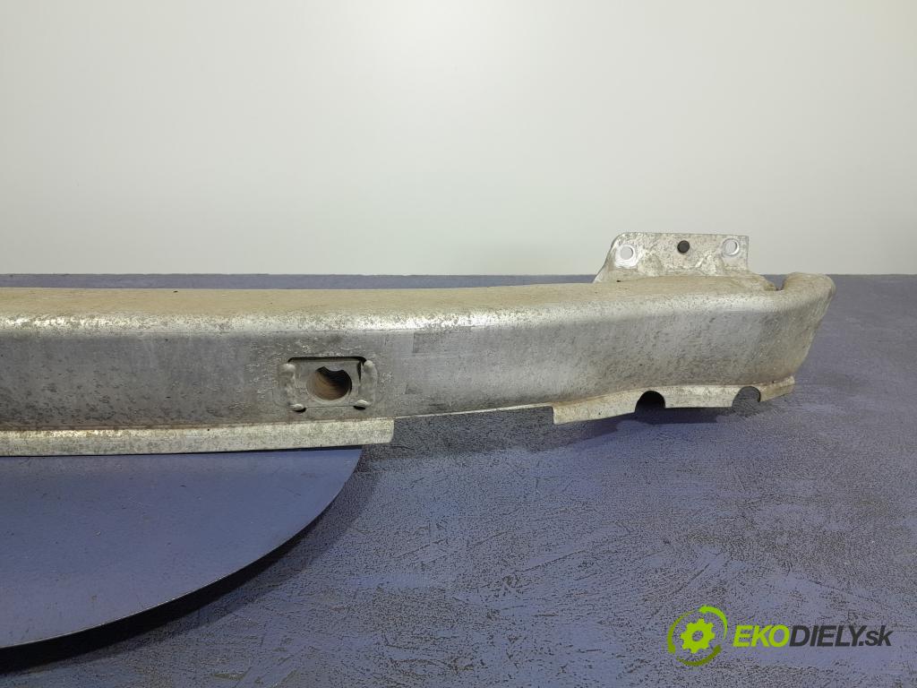 Audi A8 2005 výztuha narazník Zad: 01