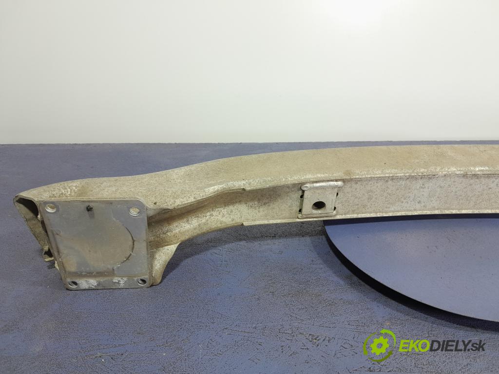 Audi A8 2005 výztuha narazník Zad: 01
