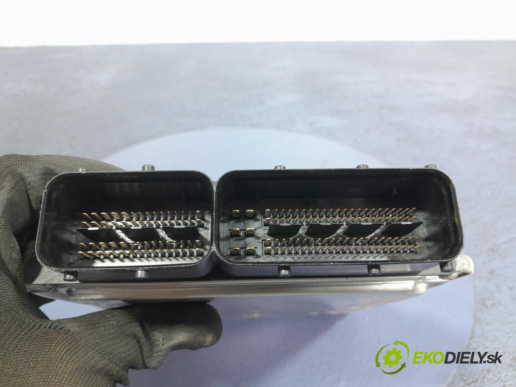 Audi A8 2005 riadiaca jednotka Motor: 4E0907401C