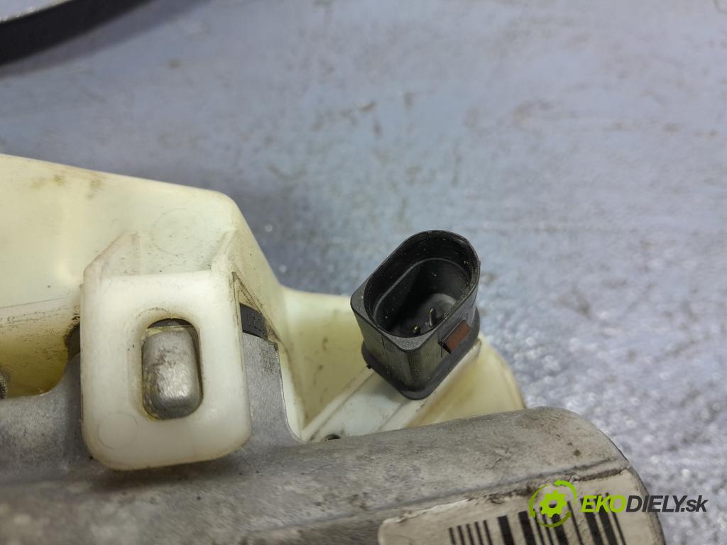 Audi A8 2005 servo Brzdní: 4E1612105E