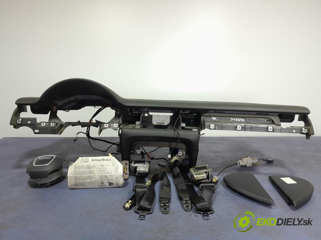 Audi A8 2005 kokpit,pristrojová doska 01