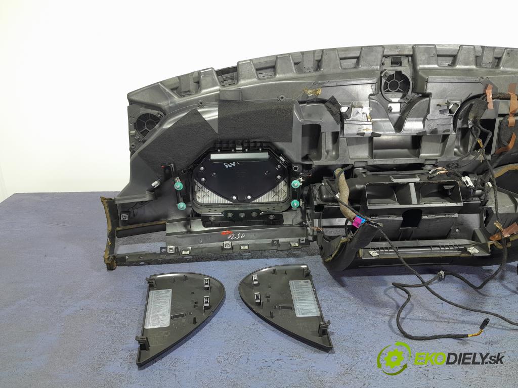 Audi A8 2005 kokpit,pristrojová doska 01