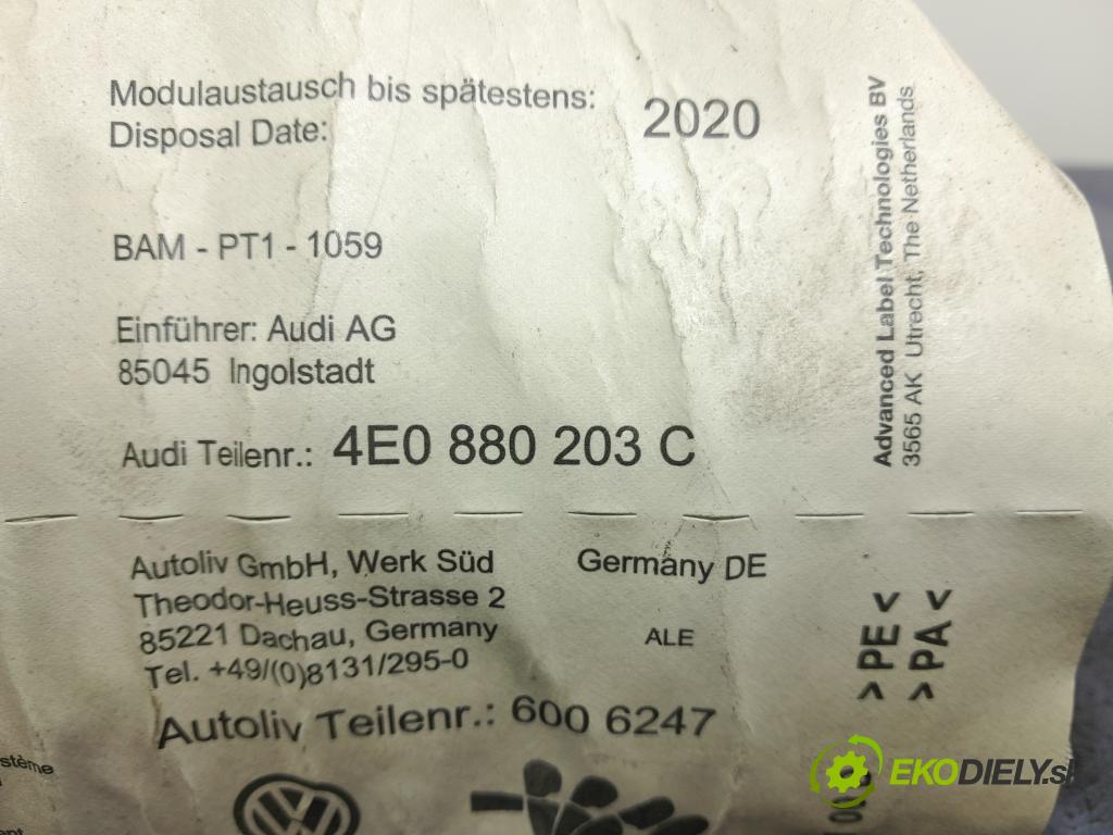Audi A8 2005 kokpit,pristrojová doska 01