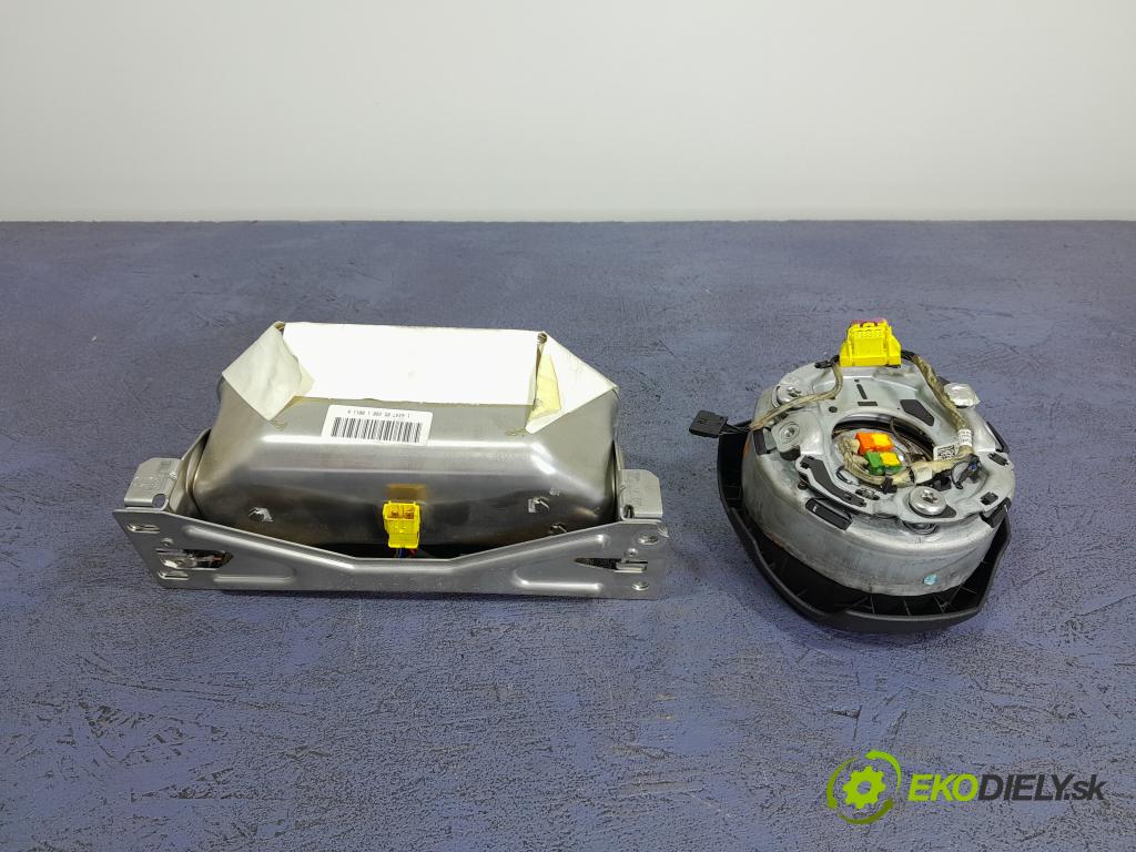 Audi A8 2005 kokpit,pristrojová doska 01