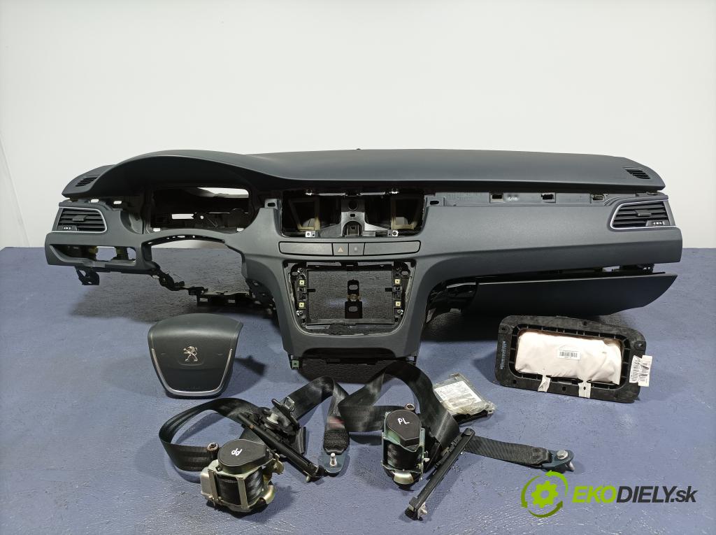 Peugeot 508 2017 kokpit,pristrojová doska 01