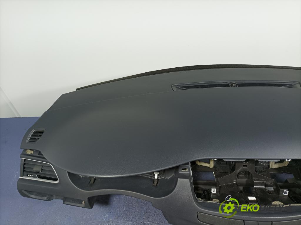 Peugeot 508 2017 kokpit,pristrojová doska 01