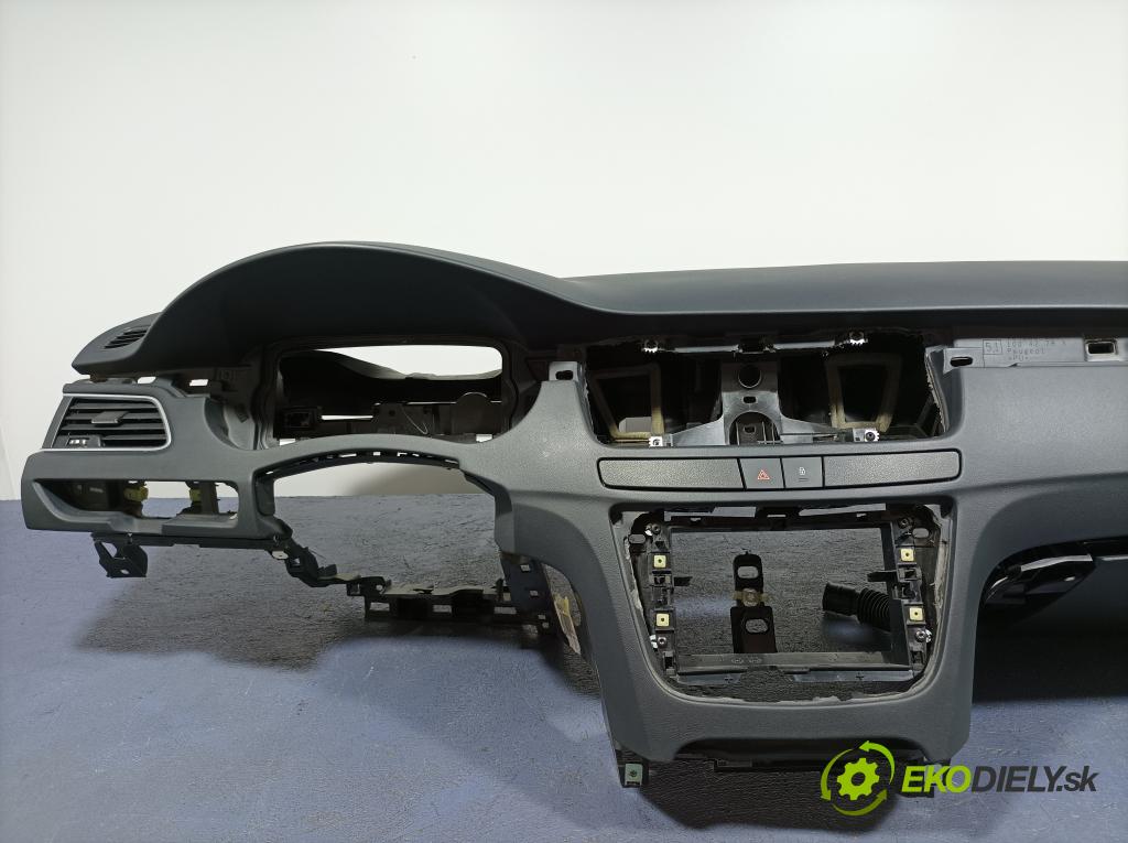 Peugeot 508 2017 kokpit,pristrojová doska 01