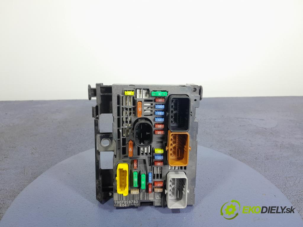 Citroen Berlingo 2017 skříňka Pojistky 9807028780