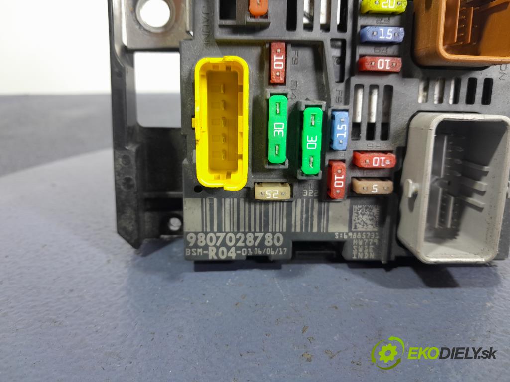 Citroen Berlingo 2017 skříňka Pojistky 9807028780