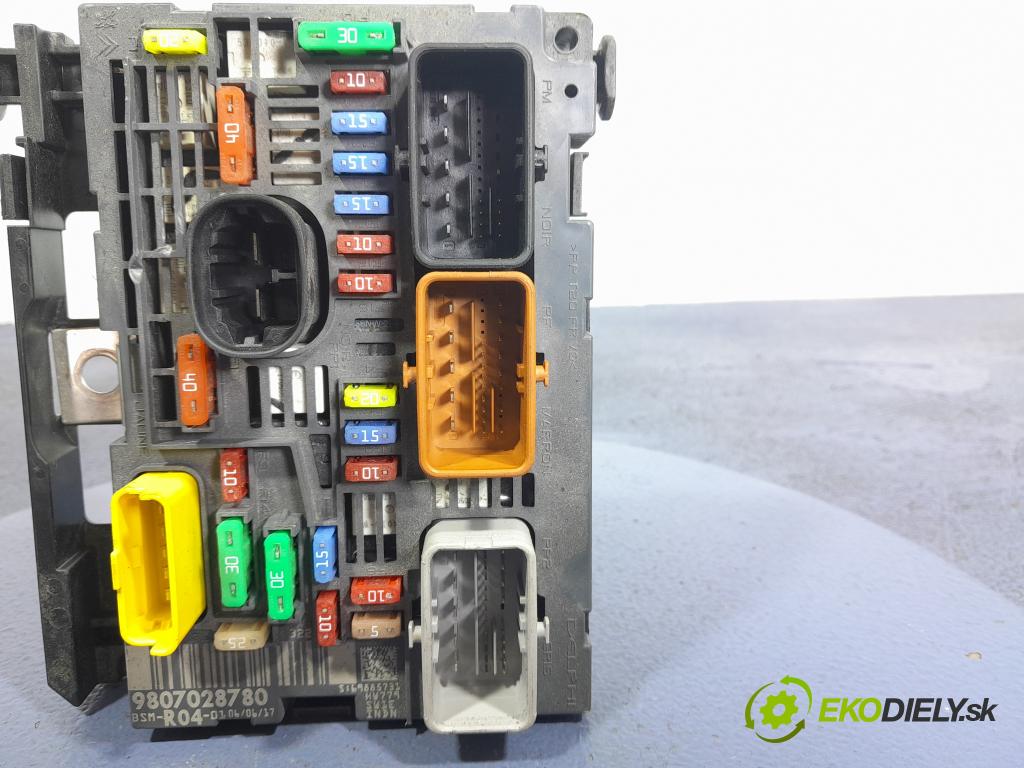 Citroen Berlingo 2017 skříňka Pojistky 9807028780