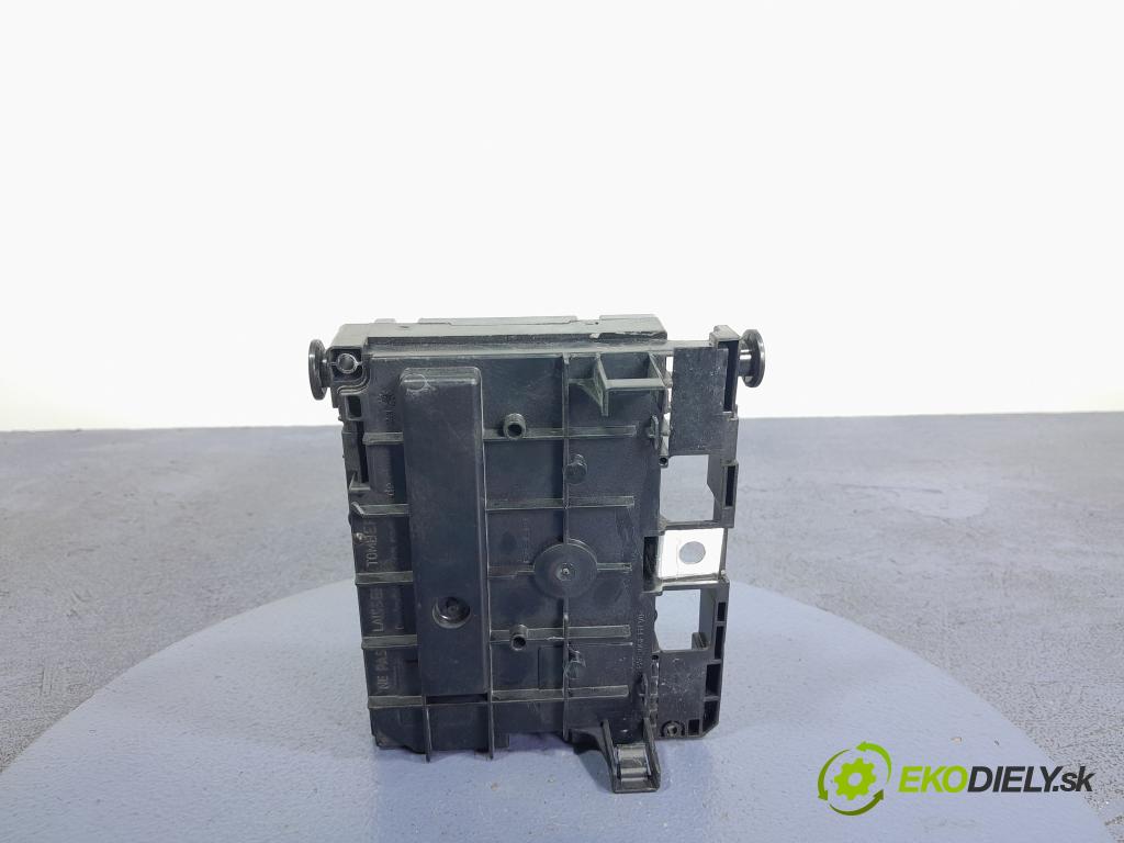 Citroen Berlingo 2017 skříňka Pojistky 9807028780