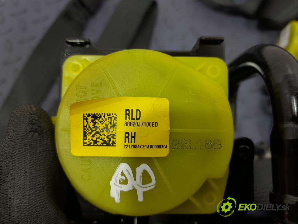 Kia Ceed 2023 kokpit,pristrojová doska 01