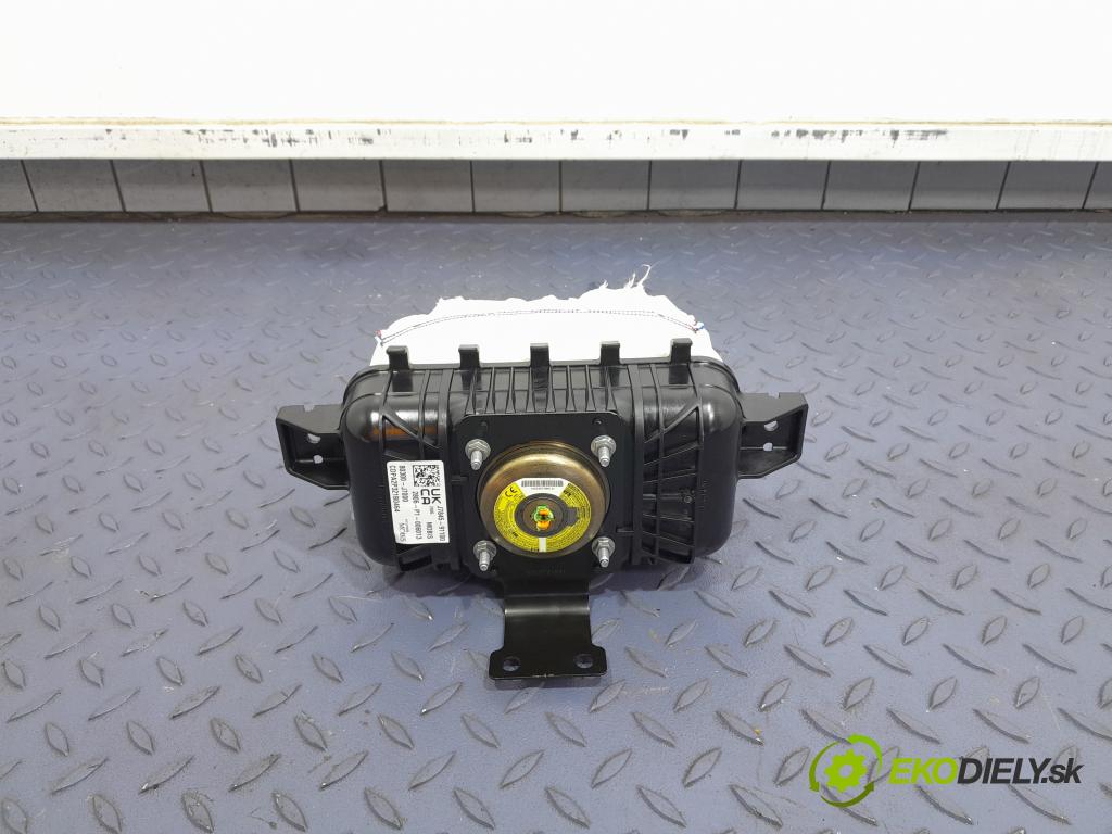 Kia Ceed 2023 kokpit,pristrojová doska 01
