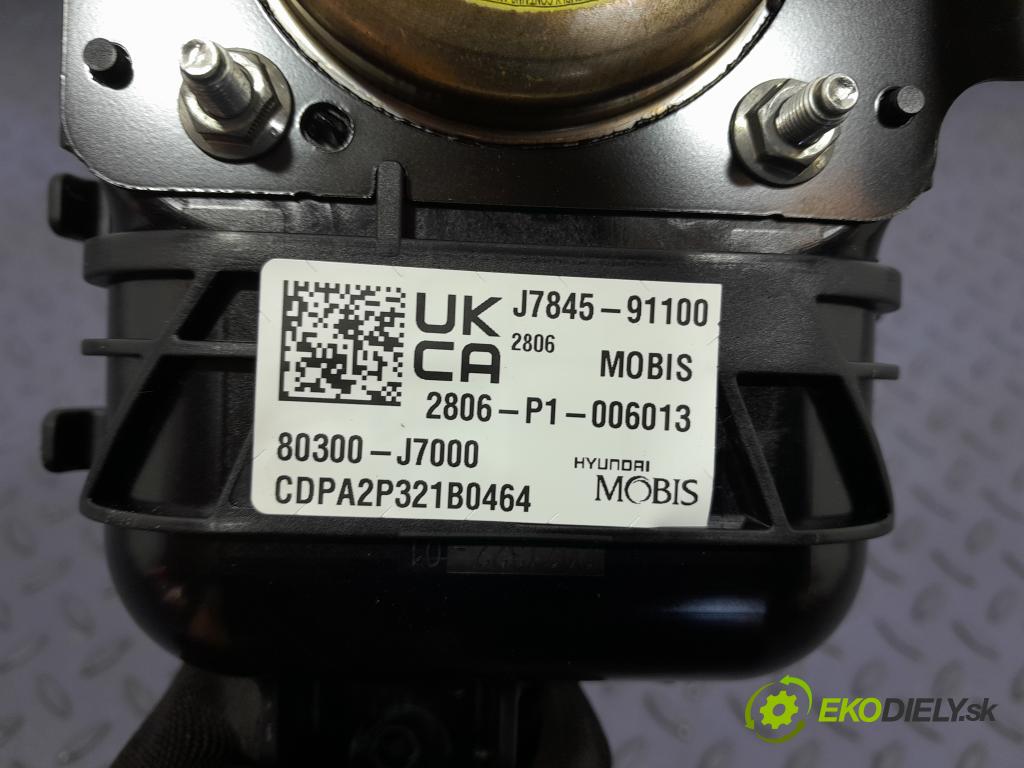 Kia Ceed 2023 kokpit,pristrojová doska 01
