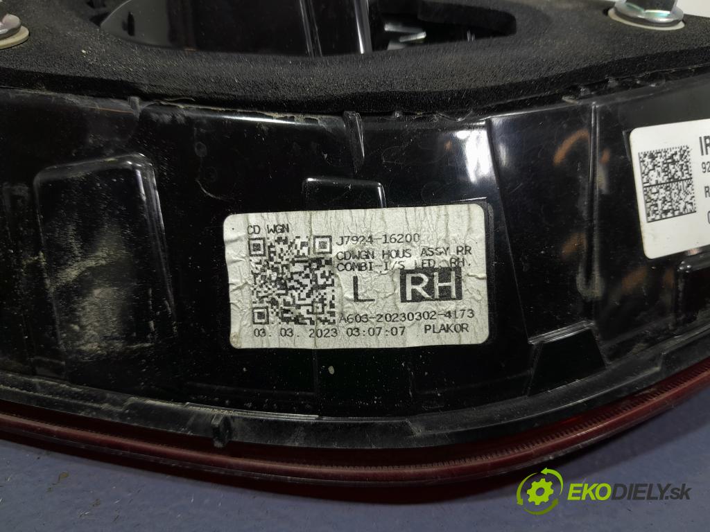 Kia Ceed 2023 svetlo / reflektor zad Prava: Vnútri: 92404J7150