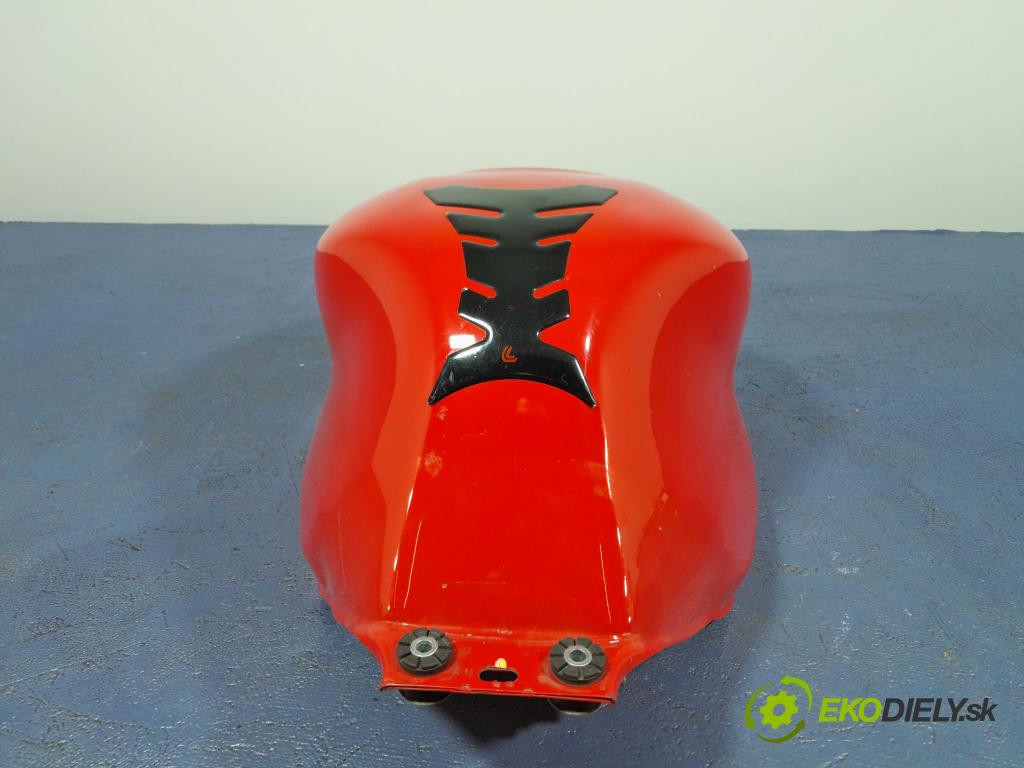 Honda CBR 1999 Nádrž: paliva 01