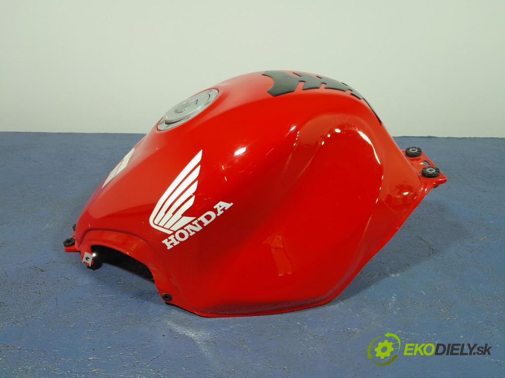 Honda CBR 1999 Nádrž: paliva 01
