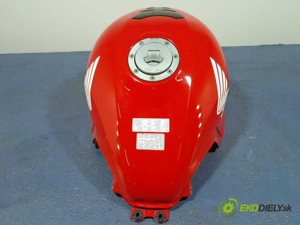 Honda CBR 1999 Nádrž: paliva 01