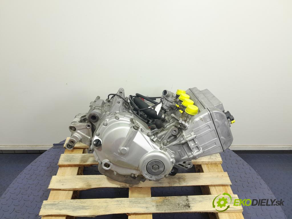 Honda CBR 1999 motor Benzín: 01
