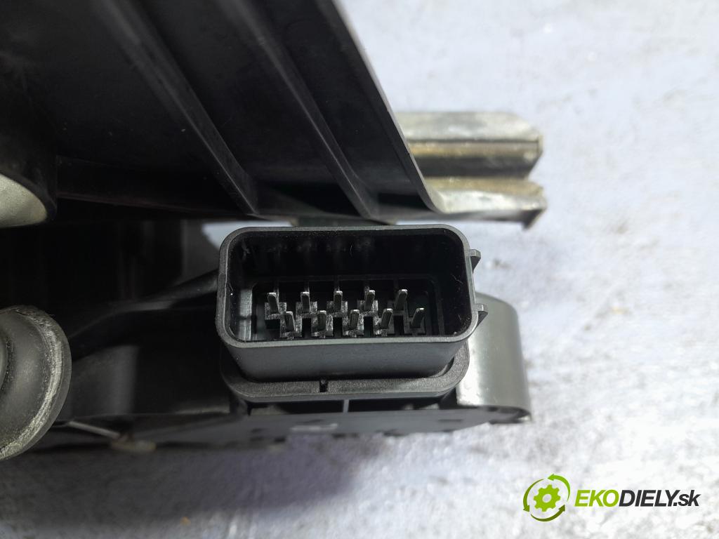 Volvo S80 2006 zámek dveře před Levý: 01