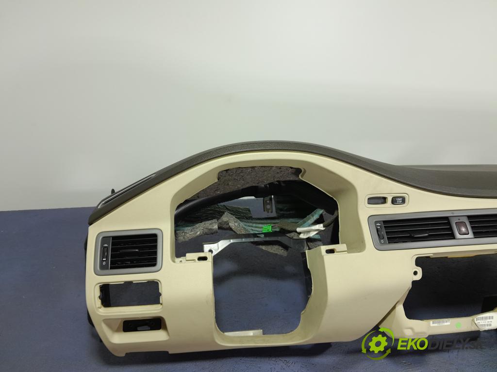 Volvo S80 2006 kokpit,pristrojová doska 01