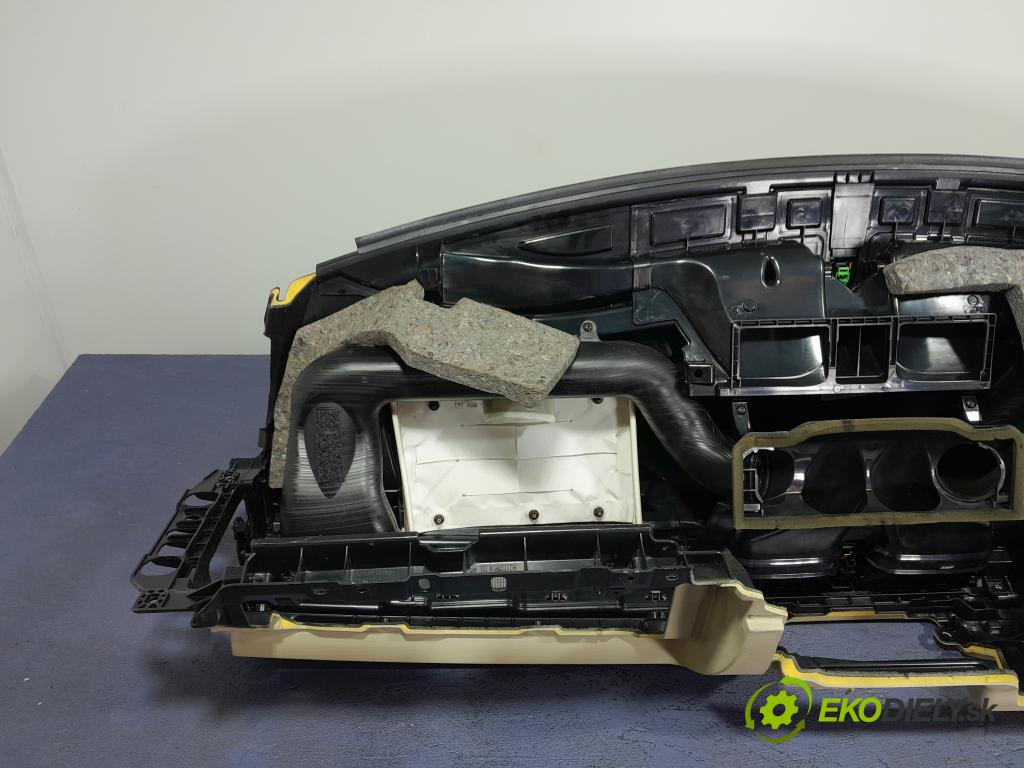 Volvo S80 2006 kokpit,pristrojová doska 01
