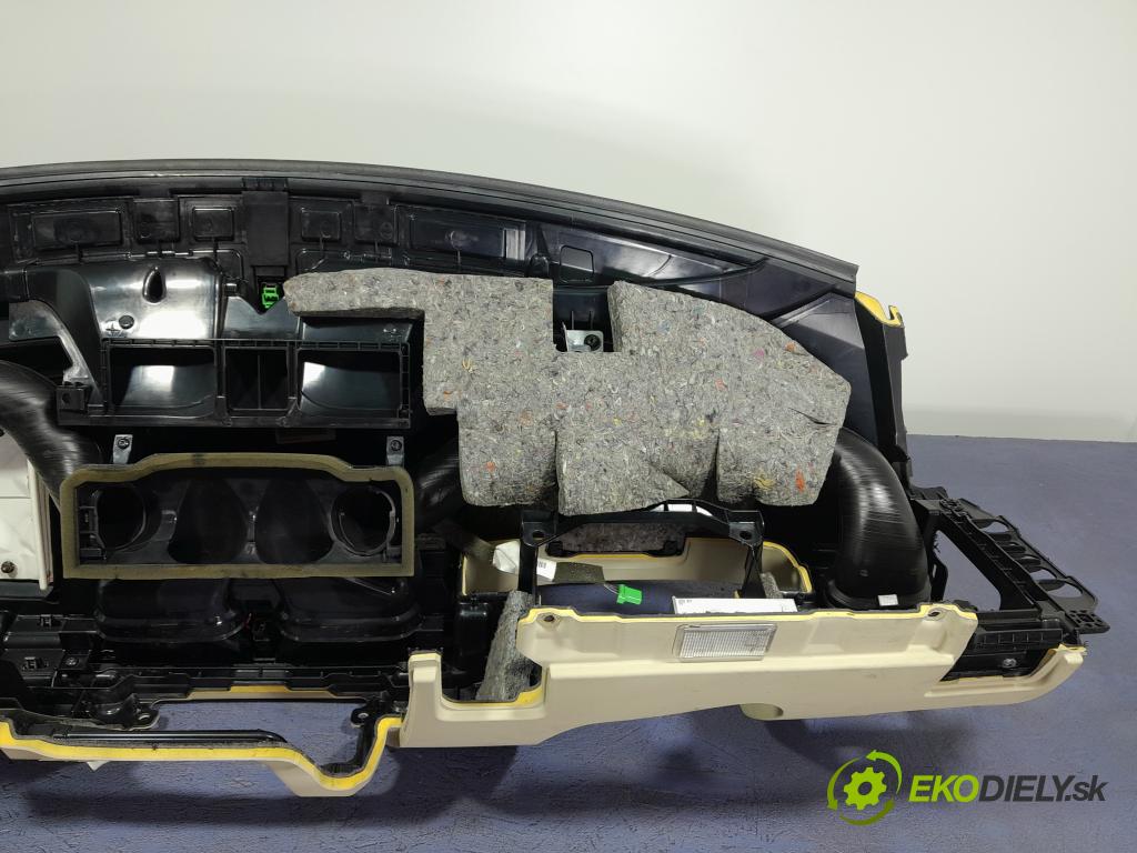 Volvo S80 2006 kokpit,pristrojová doska 01