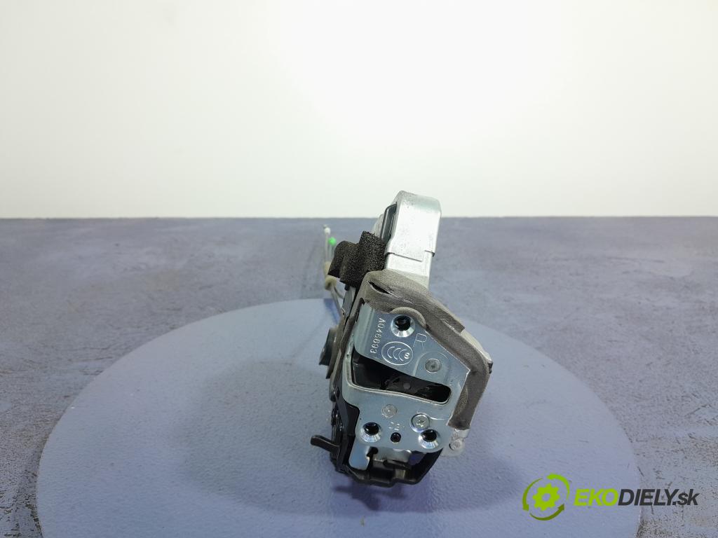 Lexus IS 2018 zámek dveře Zad: v pravo: 01